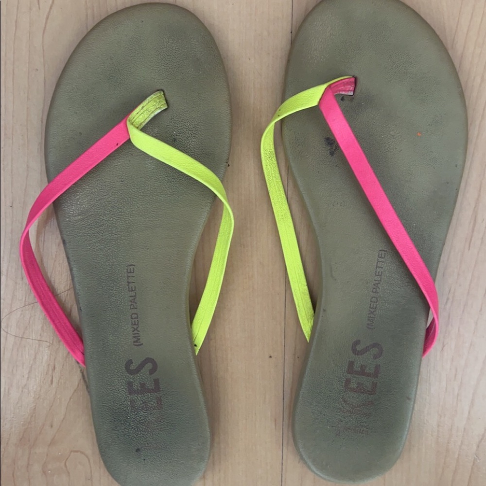 Dual colour TKEES flip flops